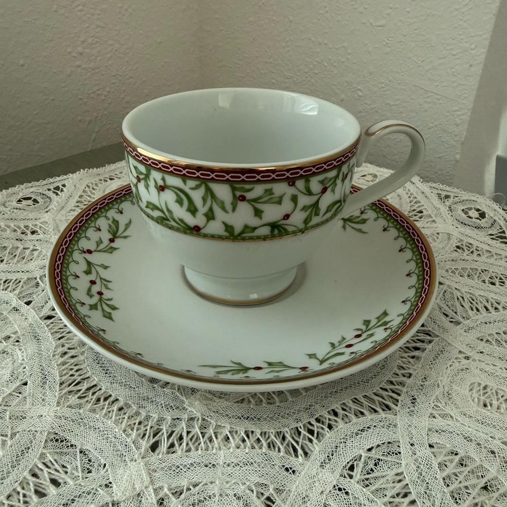 Mikasa ** HOLIDAY TRADITIONS Saucer and Teacup